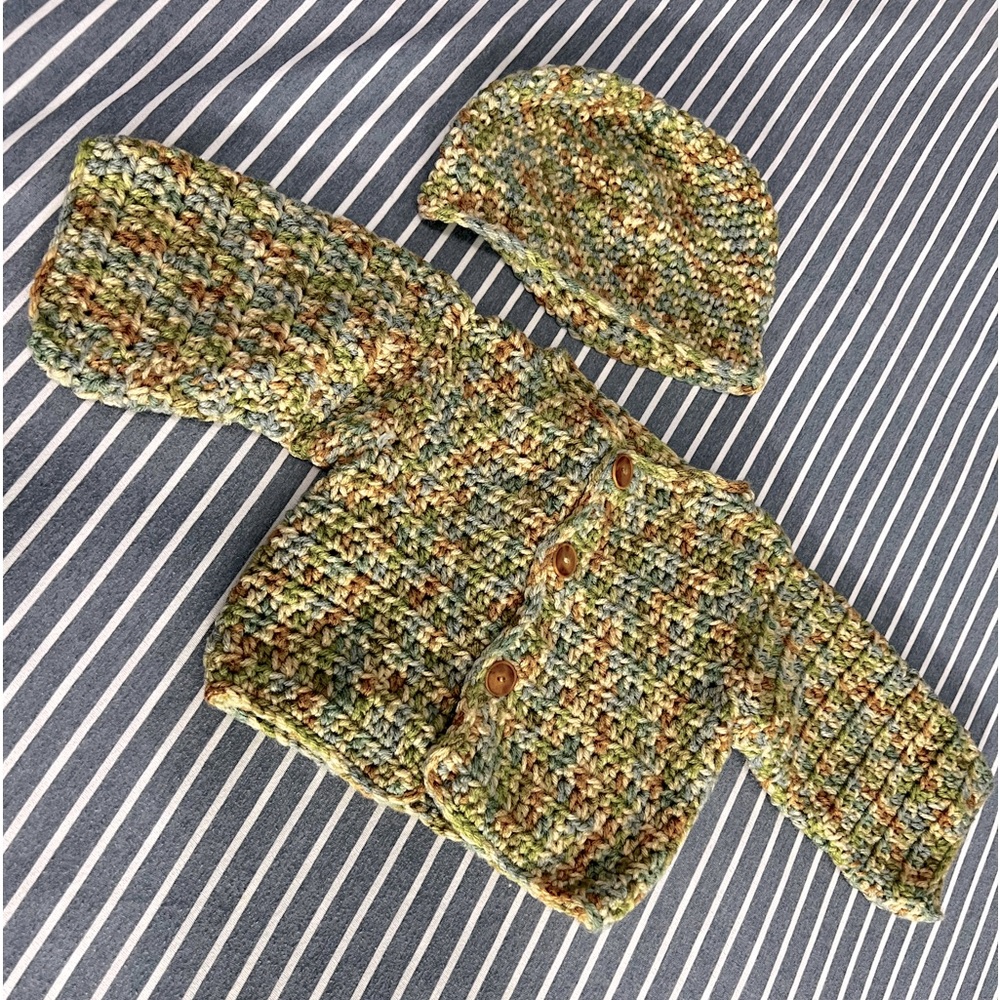 New hand Knitted Baby Sweater & Beanie set     Size 12months Green